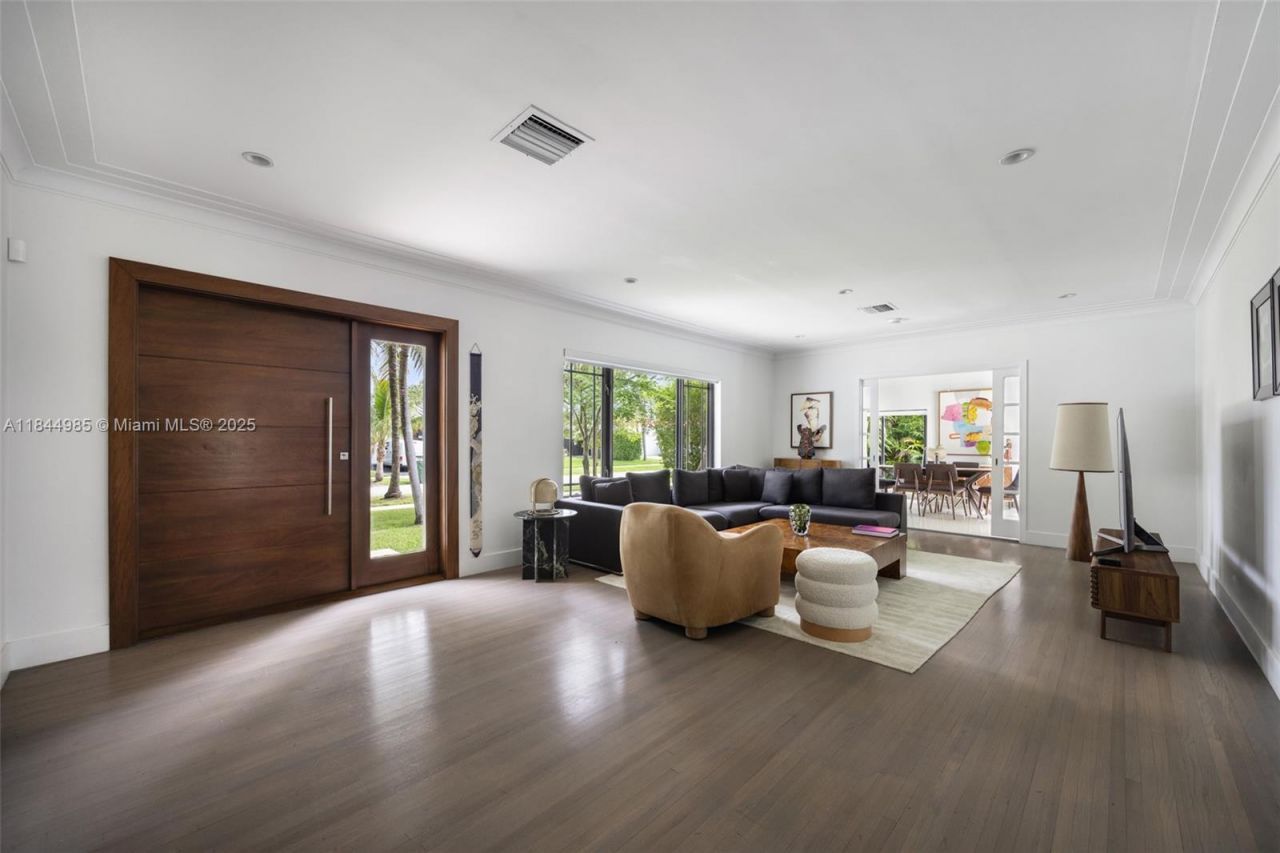 1080 NE 86th, Miami, FL 33138 Photo