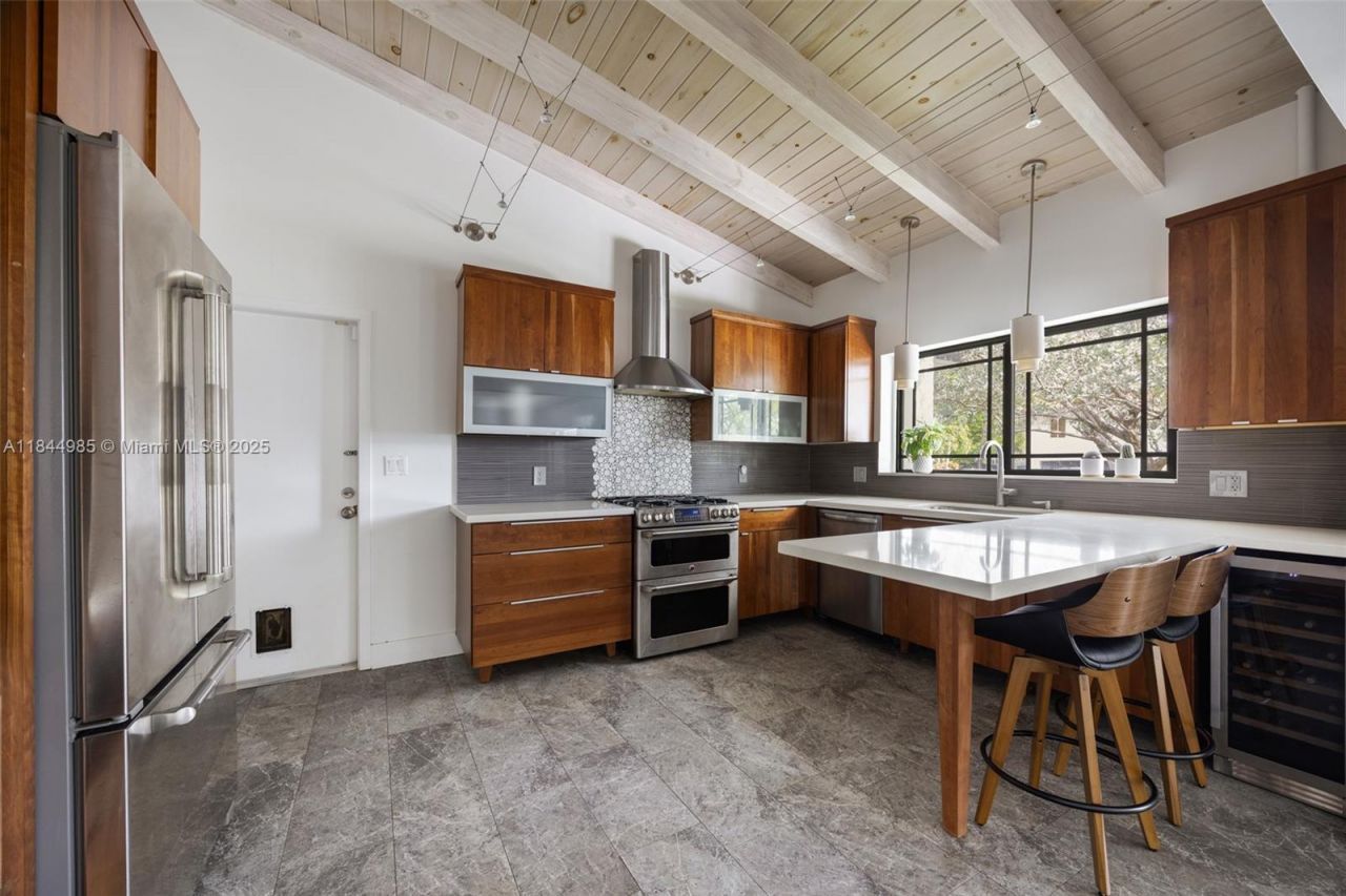 1080 NE 86th, Miami, FL 33138 Photo