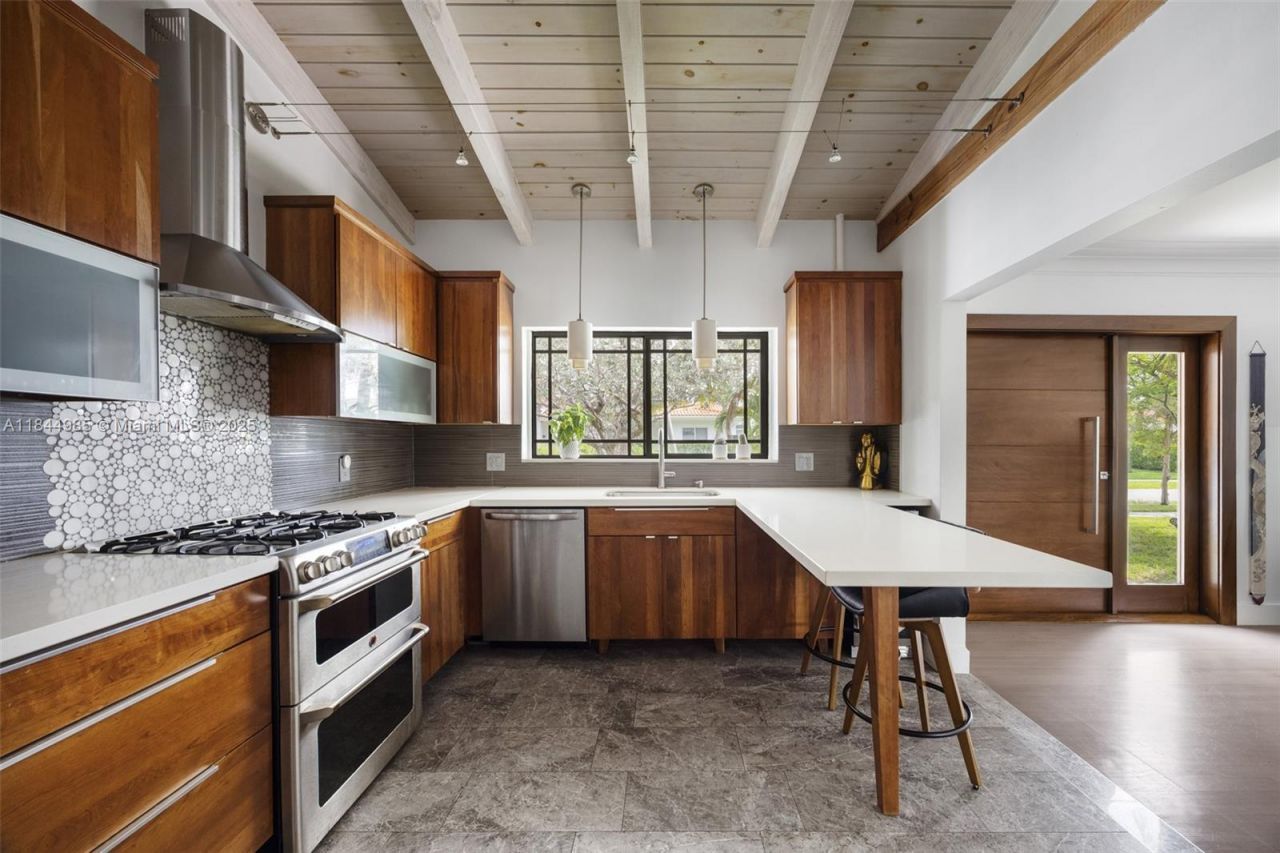 1080 NE 86th, Miami, FL 33138 Photo