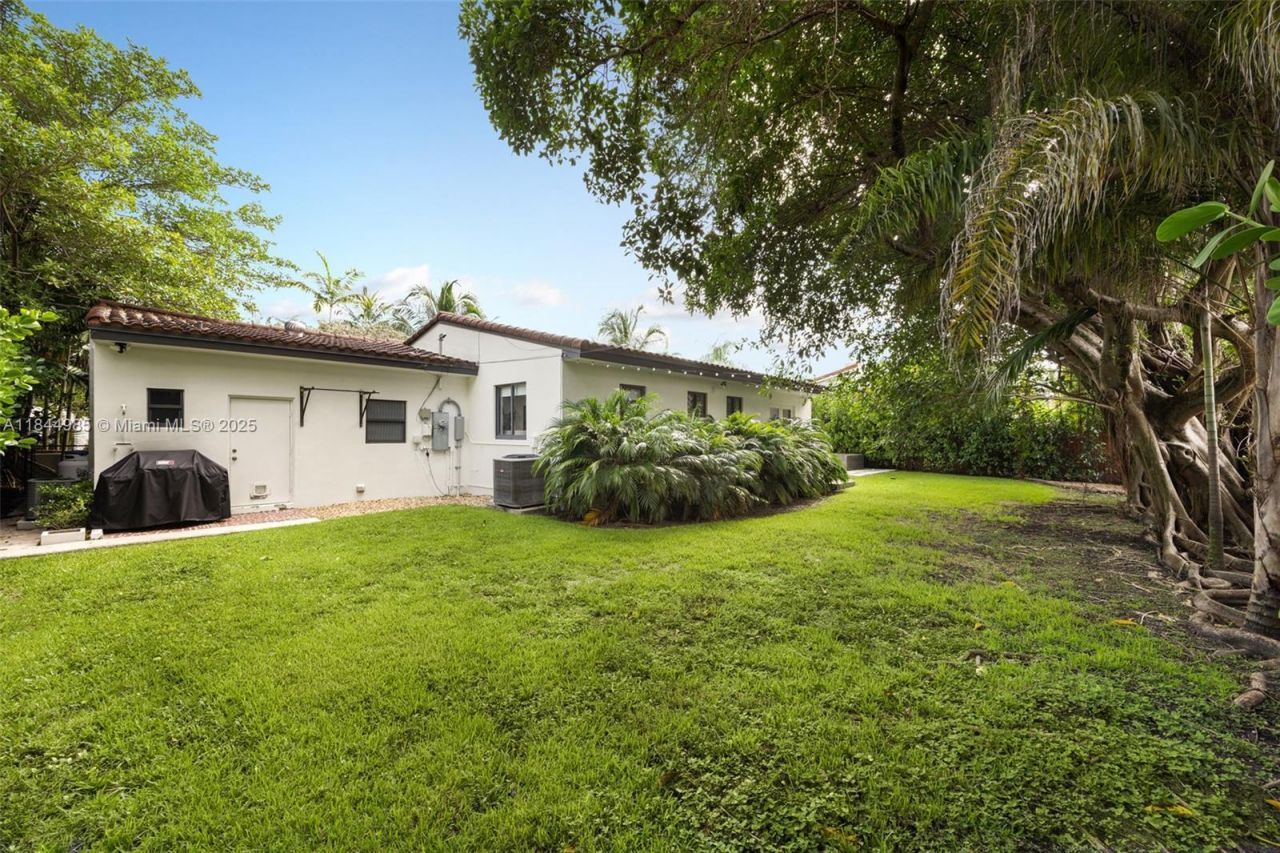 1080 NE 86th, Miami, FL 33138 Photo