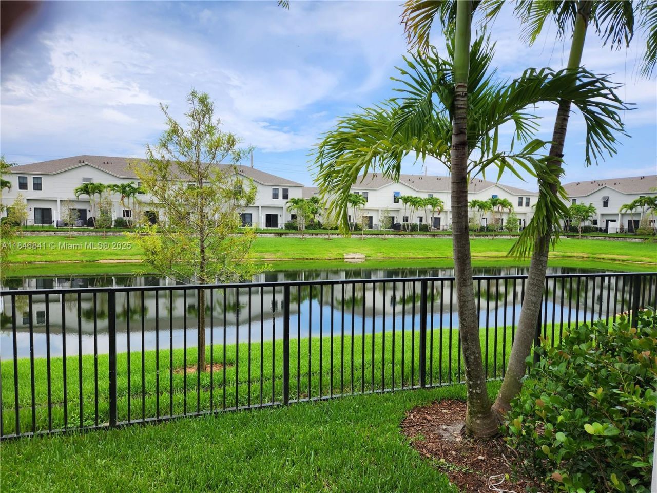 880 NW 3rd Way, Unit 880, Pompano Beach, FL 33060 Photo