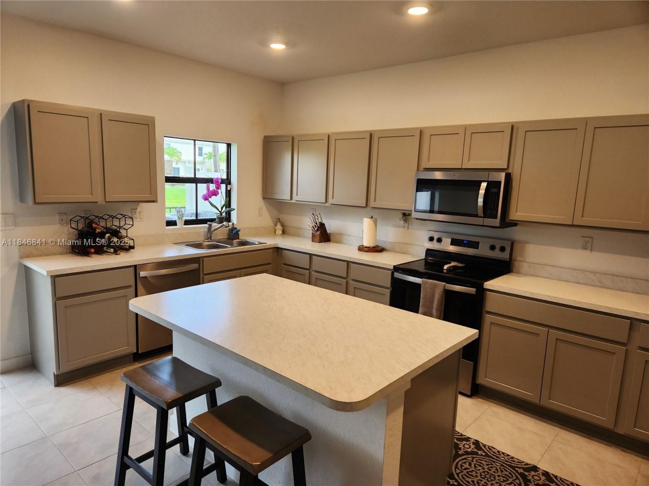 880 NW 3rd Way, Unit 880, Pompano Beach, FL 33060 Photo