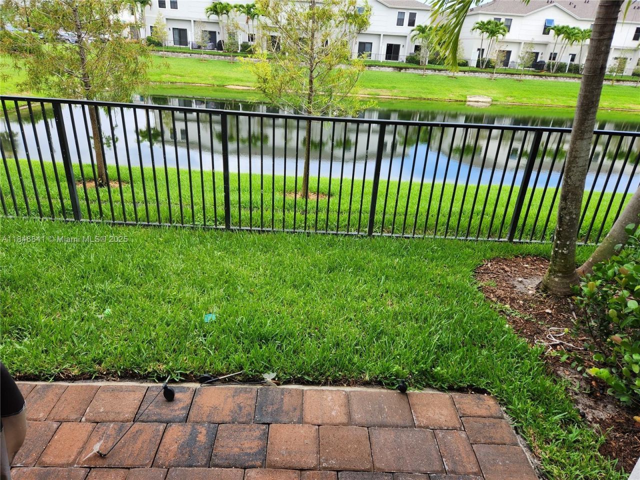 880 NW 3rd Way, Unit 880, Pompano Beach, FL 33060 Photo