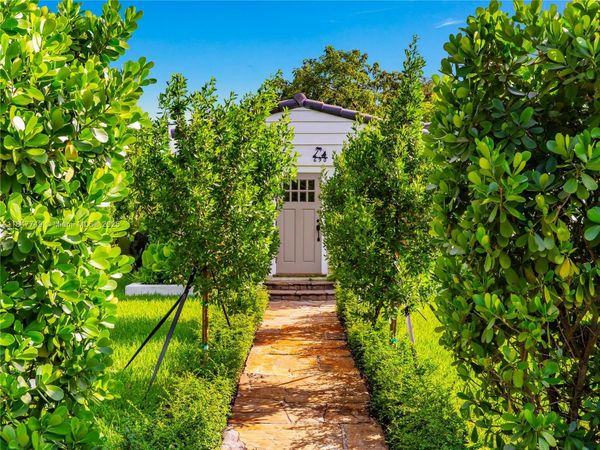 690 NE 118th St, Biscayne Park, FL 33161