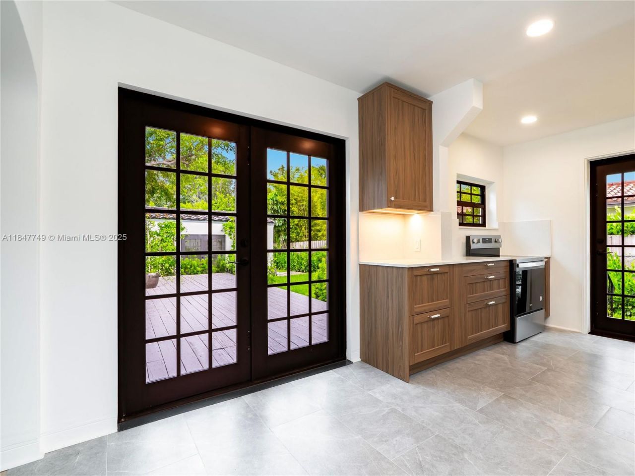 690 NE 118th St, Biscayne Park, FL 33161 Photo