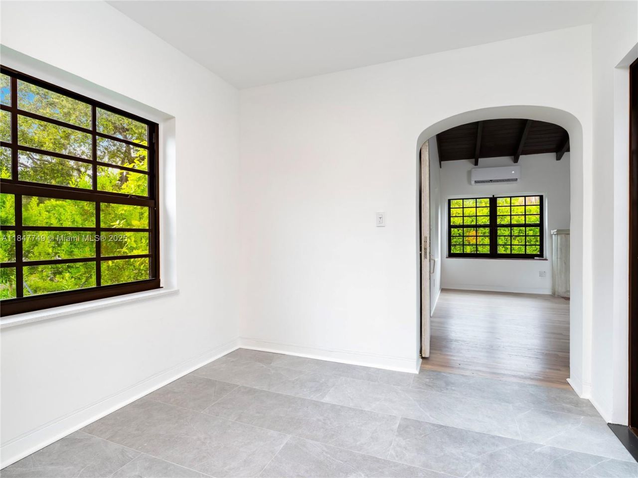 690 NE 118th St, Biscayne Park, FL 33161 Photo