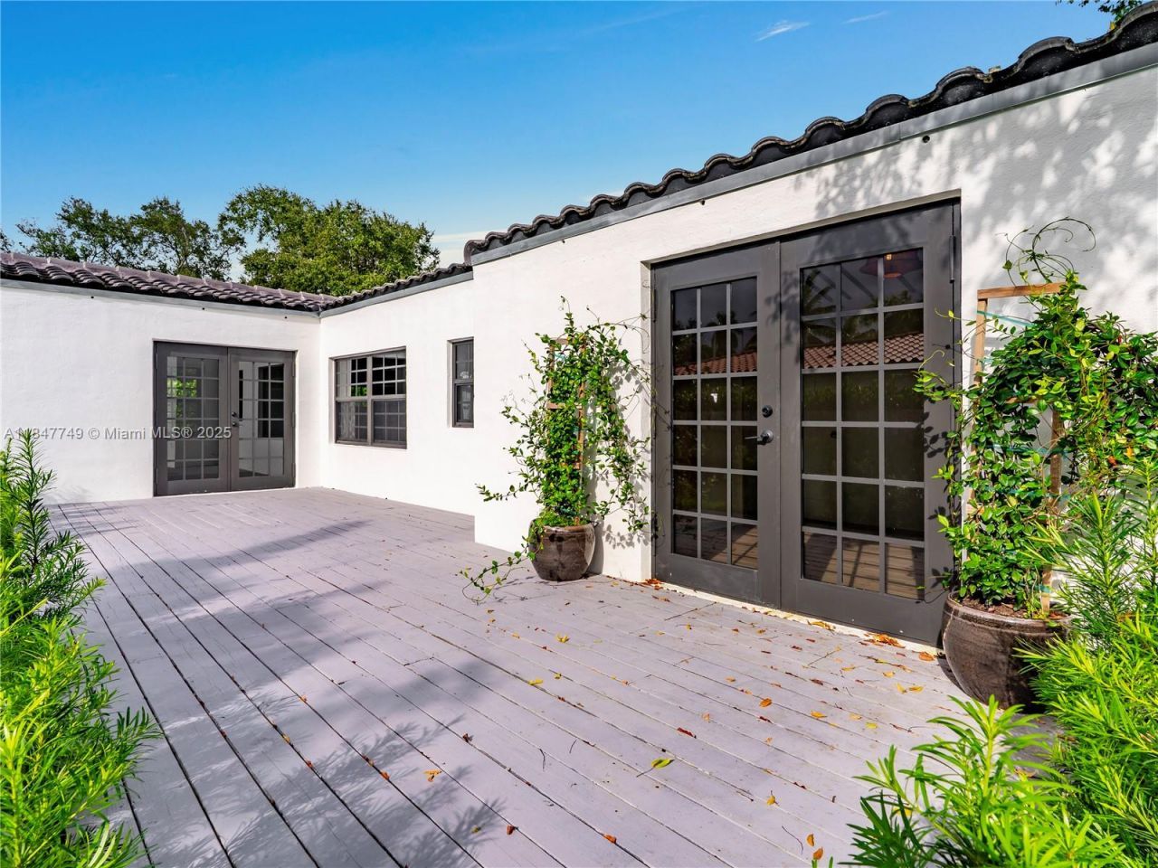 690 NE 118th St, Biscayne Park, FL 33161 Photo