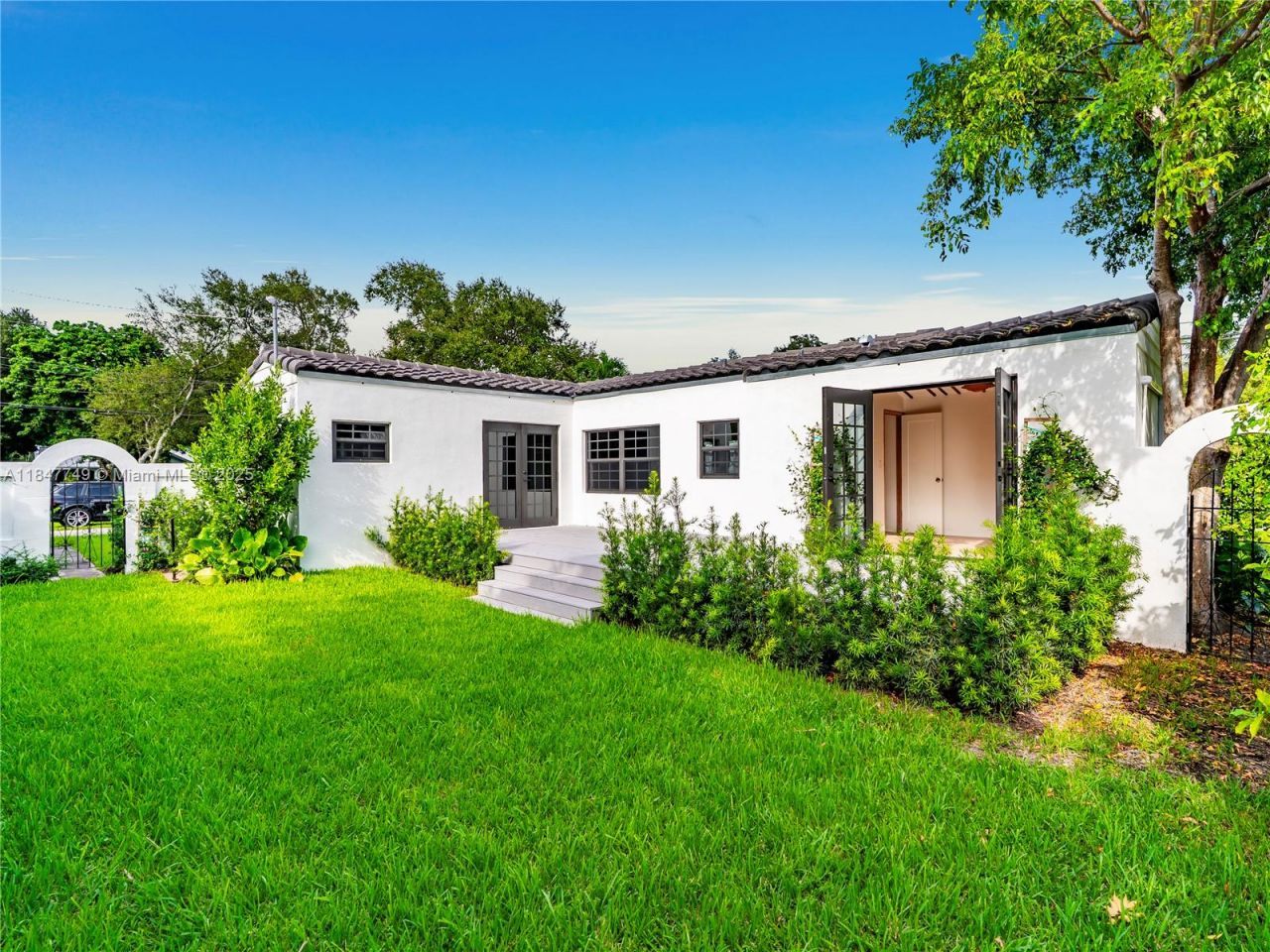 690 NE 118th St, Biscayne Park, FL 33161 Photo