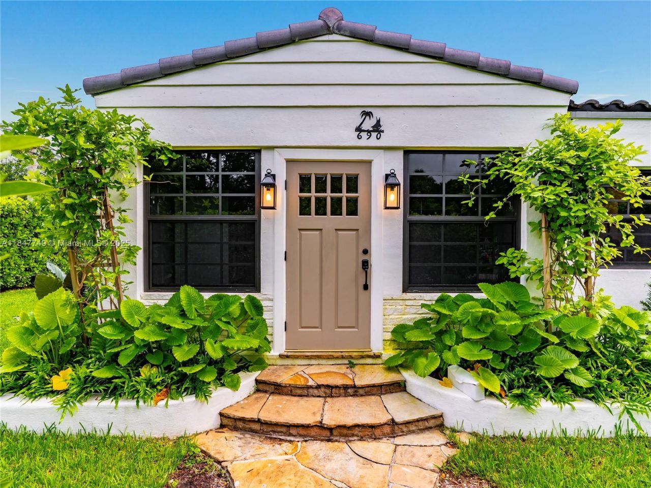 690 NE 118th St, Biscayne Park, FL 33161 Photo