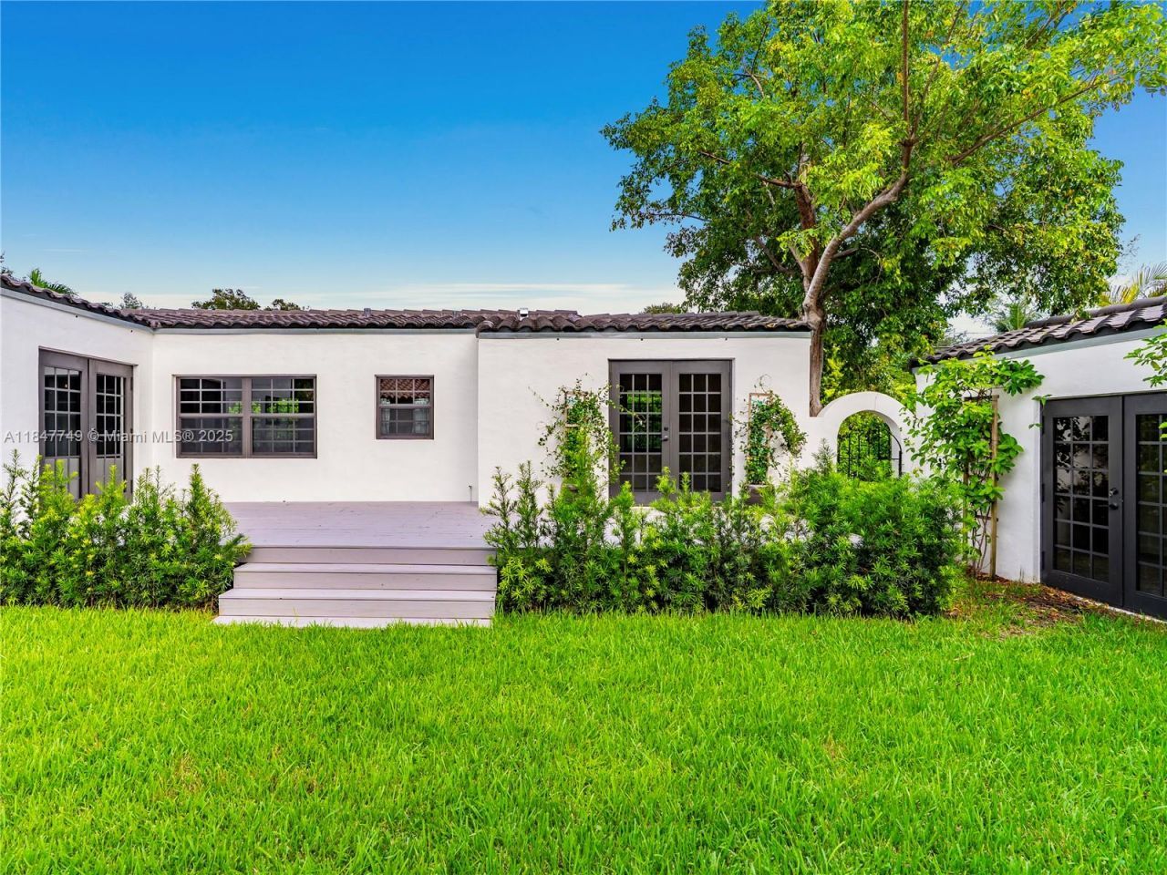 690 NE 118th St, Biscayne Park, FL 33161 Photo