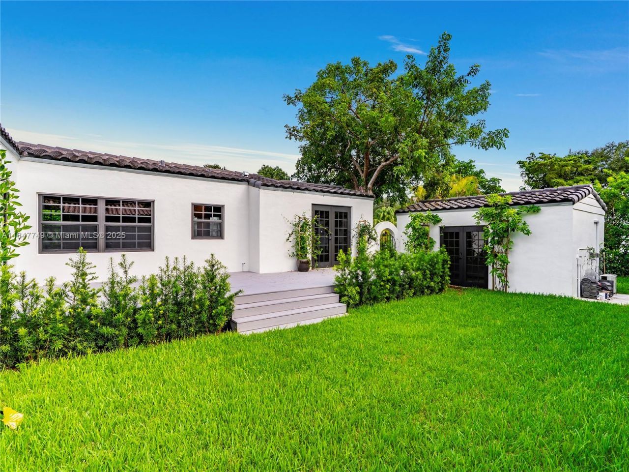 690 NE 118th St, Biscayne Park, FL 33161 Photo