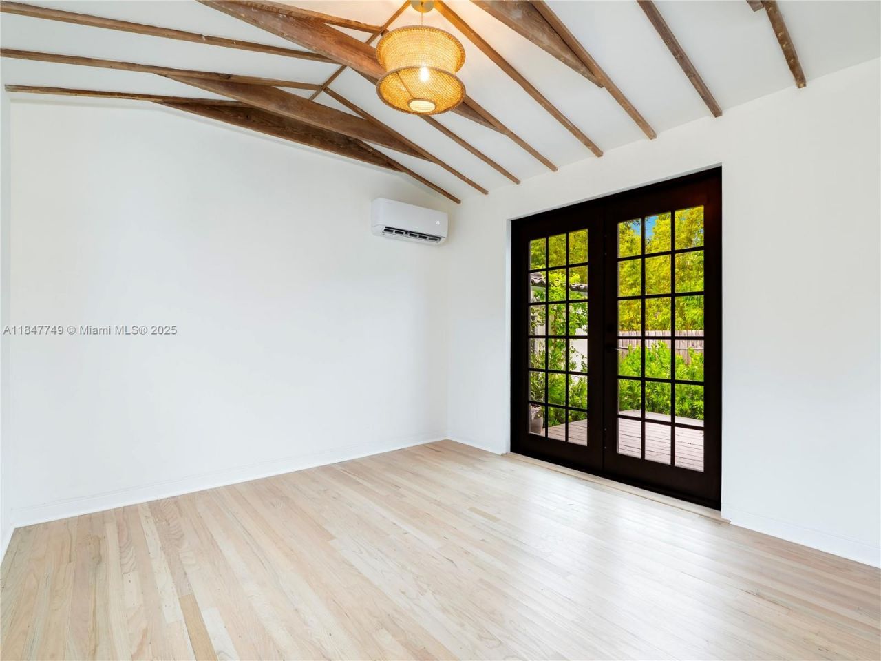 690 NE 118th St, Biscayne Park, FL 33161 Photo