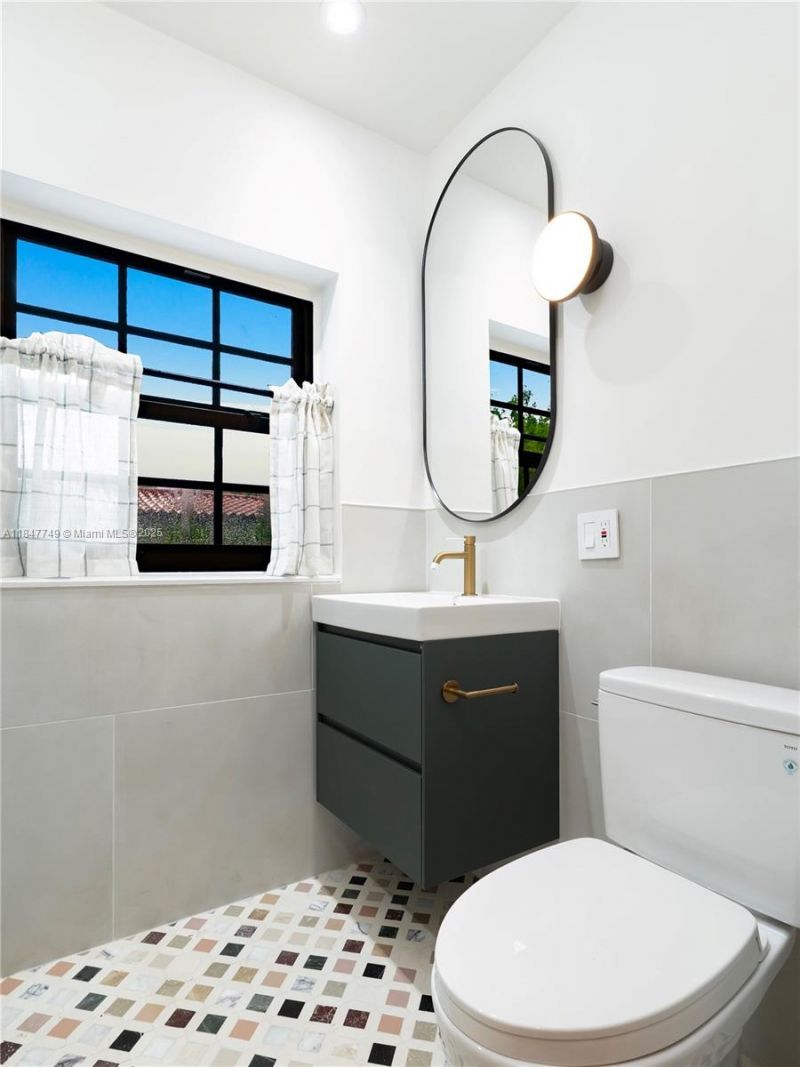 690 NE 118th St, Biscayne Park, FL 33161 Photo