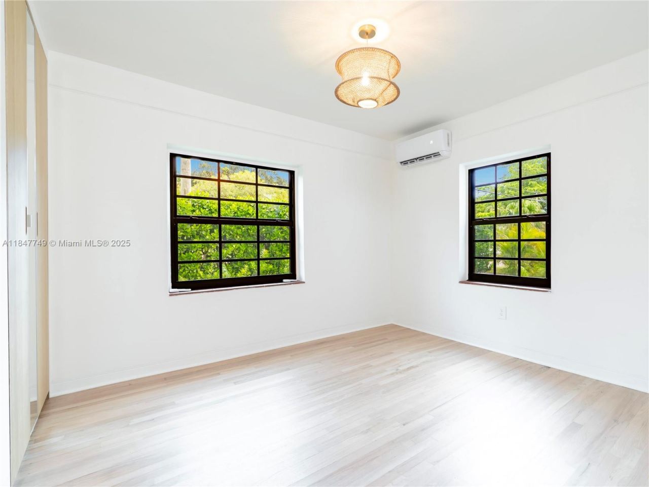 690 NE 118th St, Biscayne Park, FL 33161 Photo