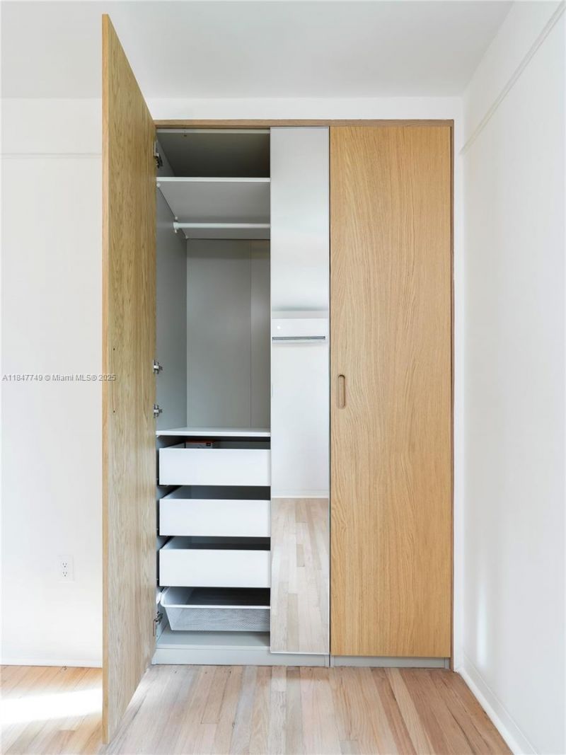 690 NE 118th St, Biscayne Park, FL 33161 Photo