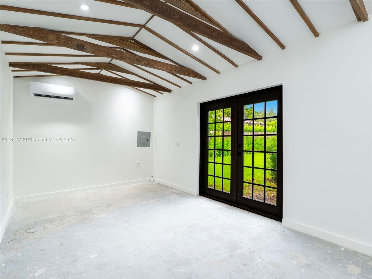 690 NE 118th St, Biscayne Park, FL 33161 Photo