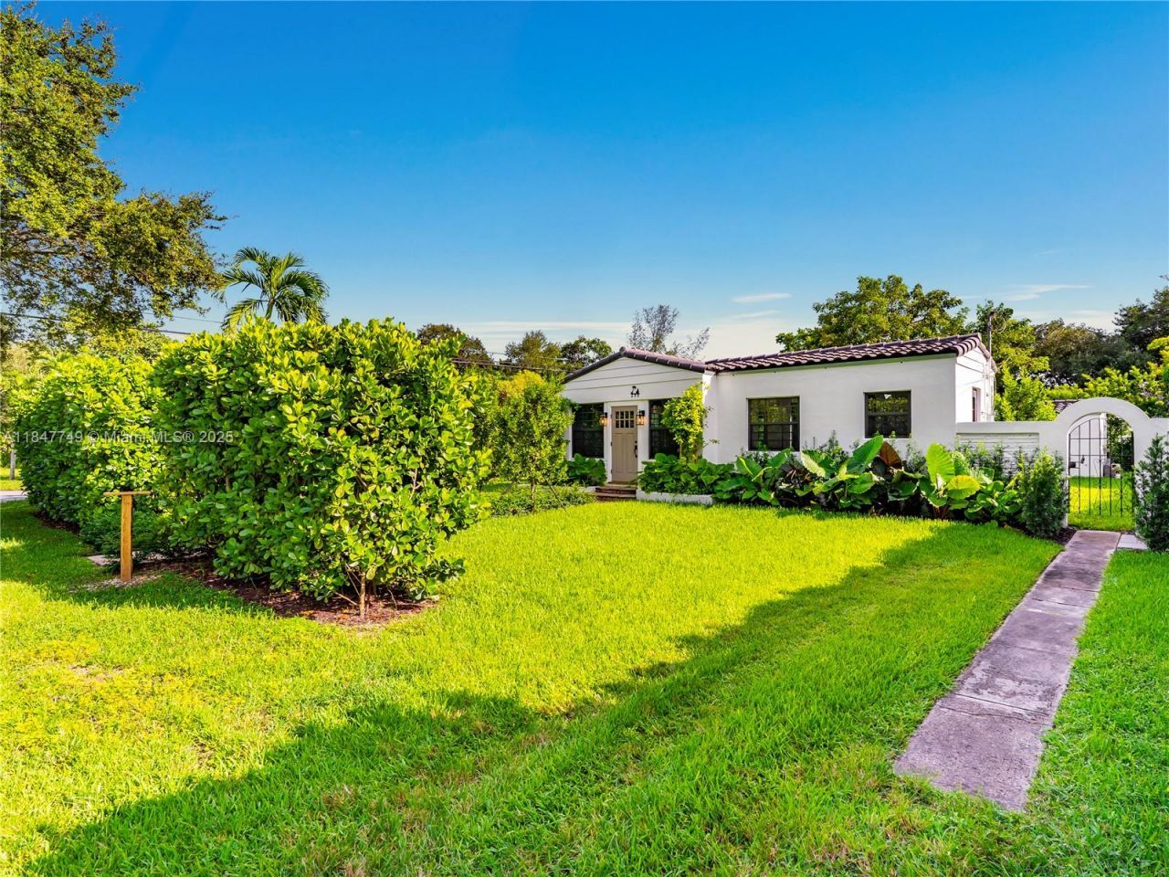 690 NE 118th St, Biscayne Park, FL 33161 Photo