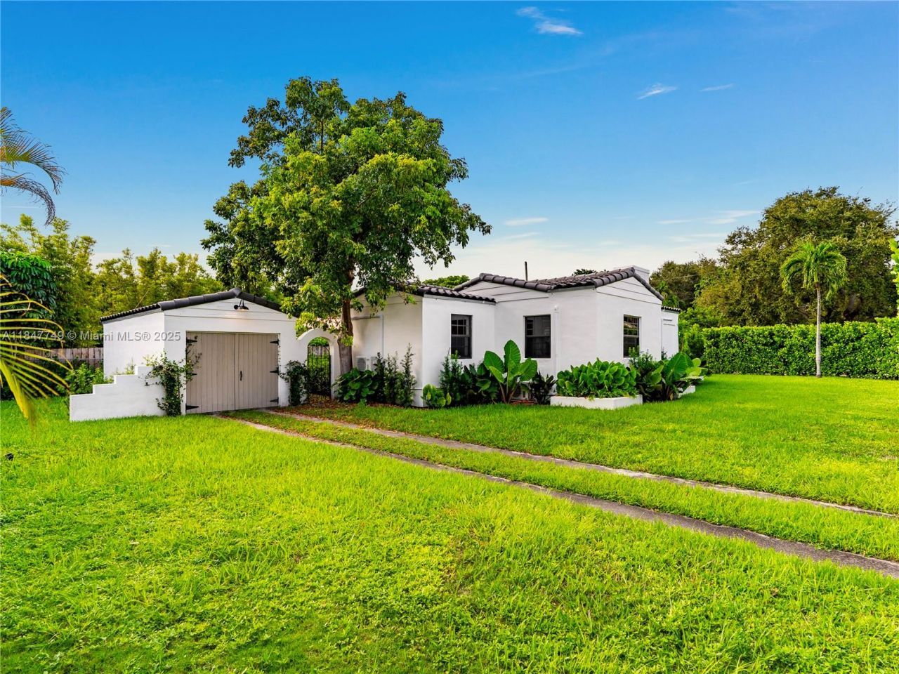 690 NE 118th St, Biscayne Park, FL 33161 Photo