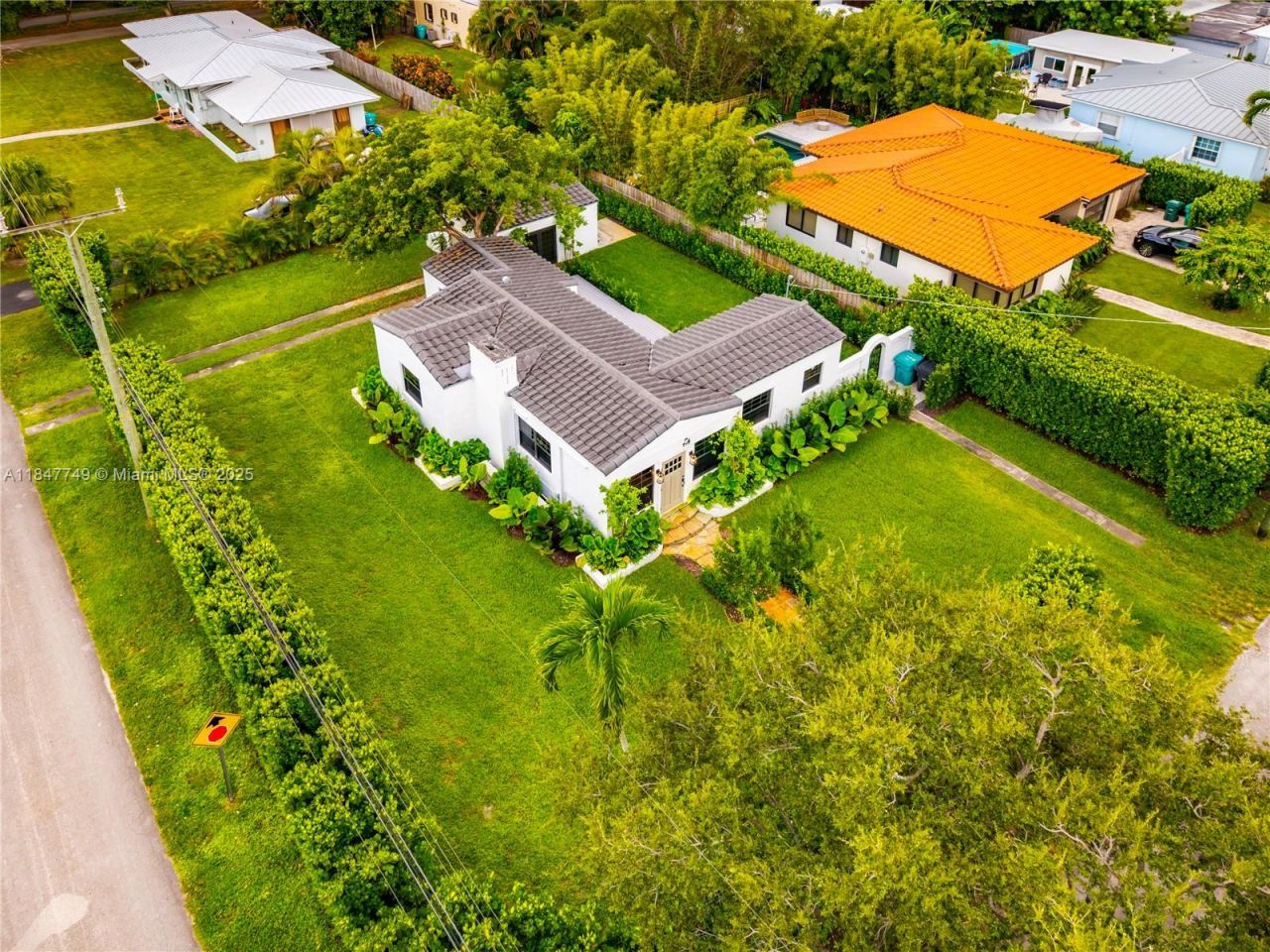 690 NE 118th St, Biscayne Park, FL 33161 Photo