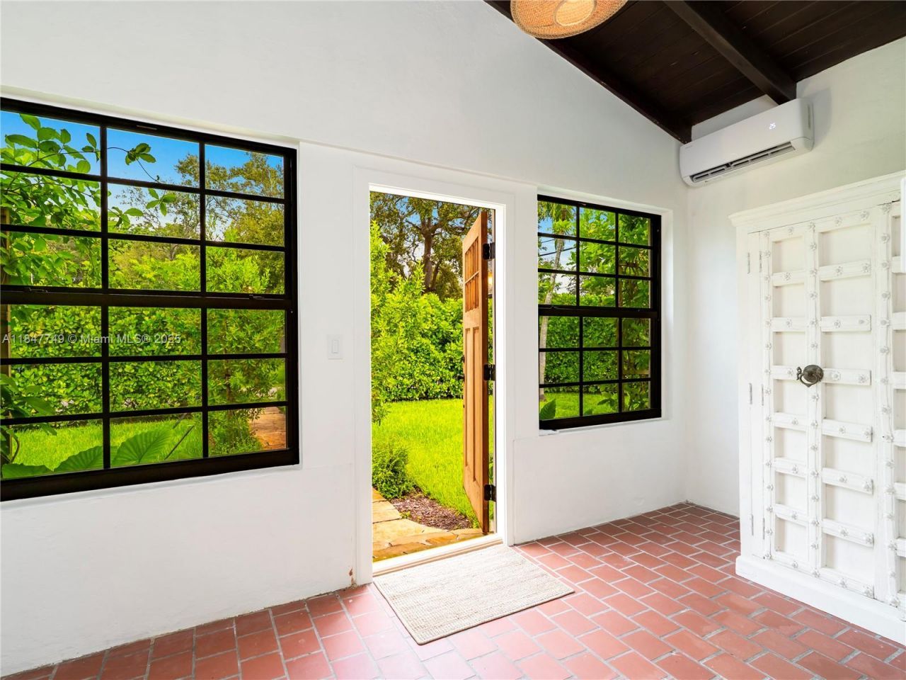 690 NE 118th St, Biscayne Park, FL 33161 Photo