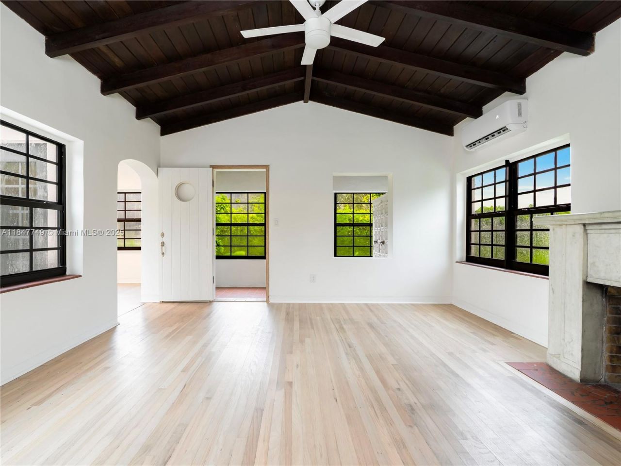 690 NE 118th St, Biscayne Park, FL 33161 Photo