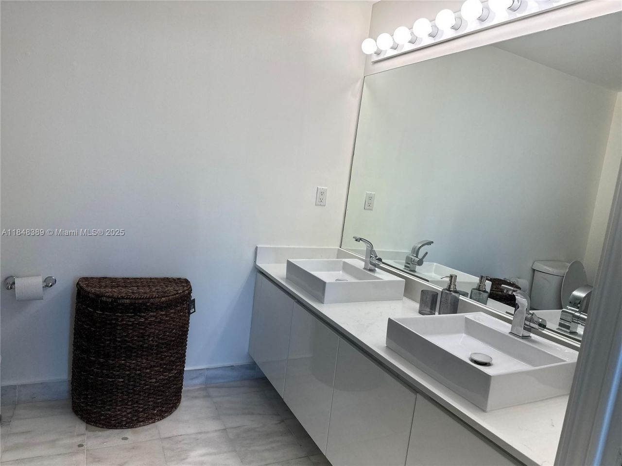 601 NE 36th St, Unit 1009, Miami, FL 33137 Photo