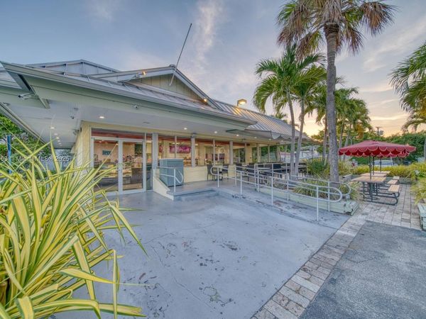 Bakery / Restaurant For Sale On Dixie HWY, Miami, FL 33157