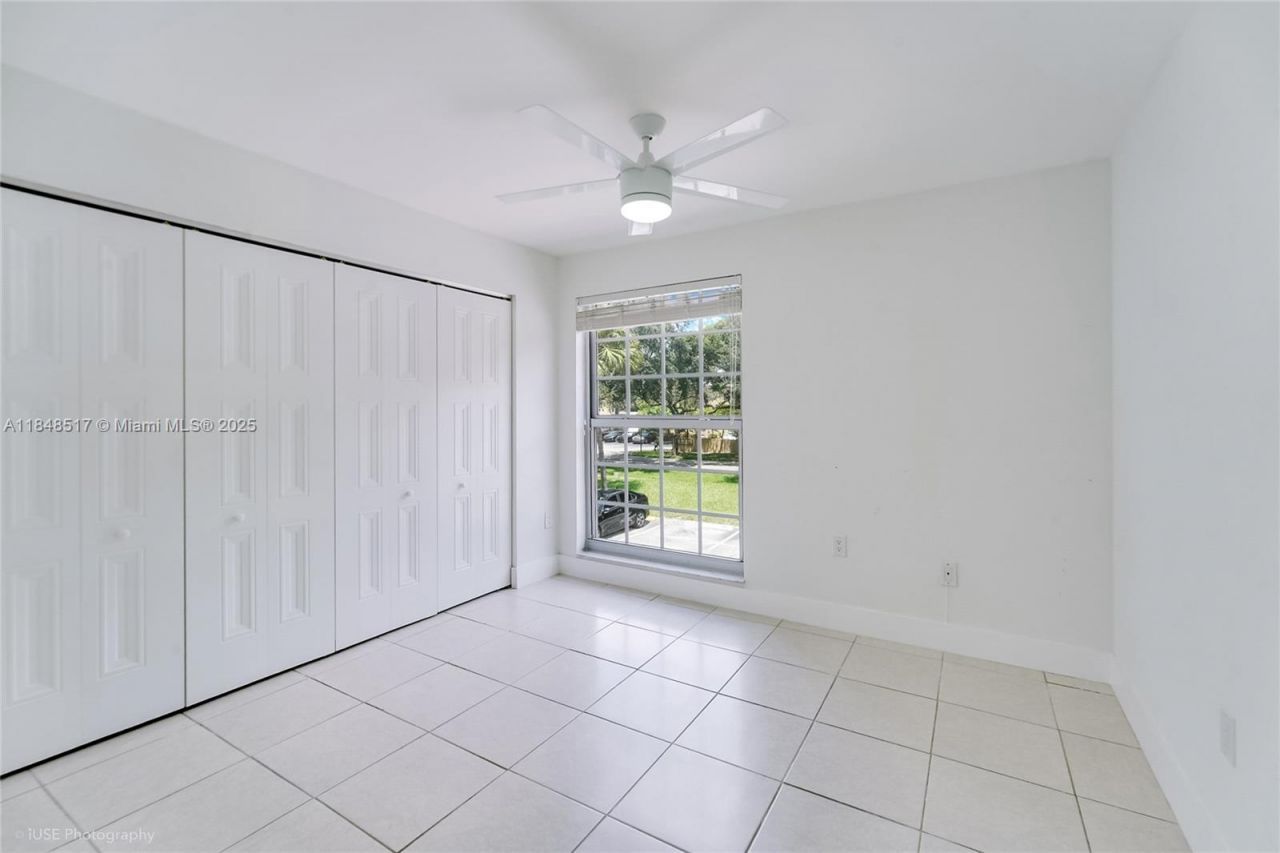 7160 Fairway Dr, Unit J16, Miami Lakes, FL 33014 Photo