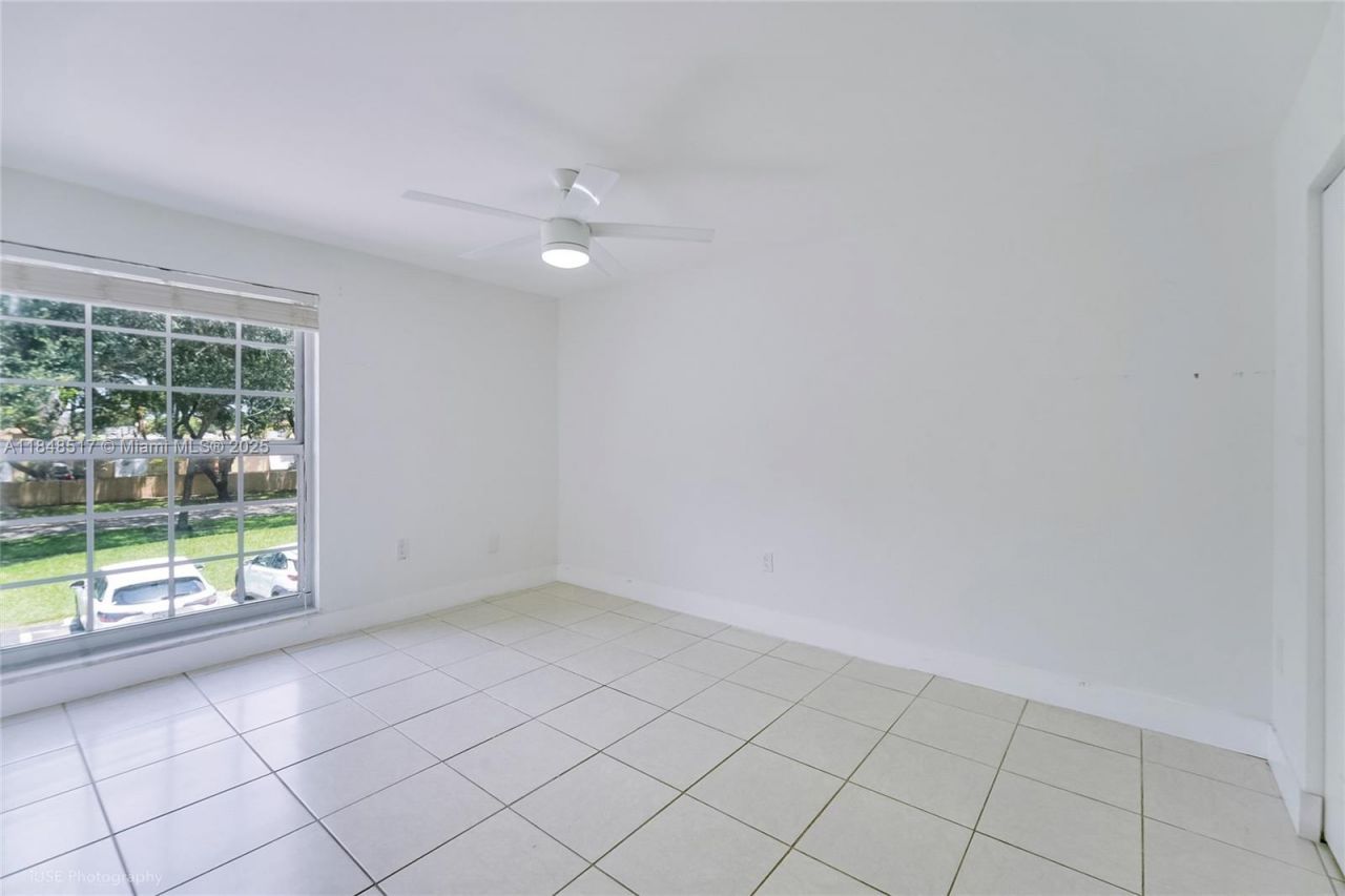 7160 Fairway Dr, Unit J16, Miami Lakes, FL 33014 Photo