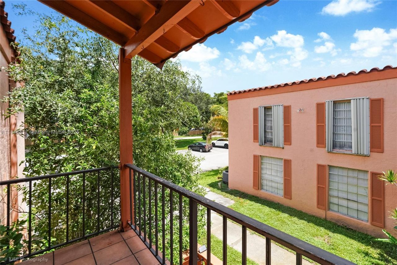 7160 Fairway Dr, Unit J16, Miami Lakes, FL 33014 Photo