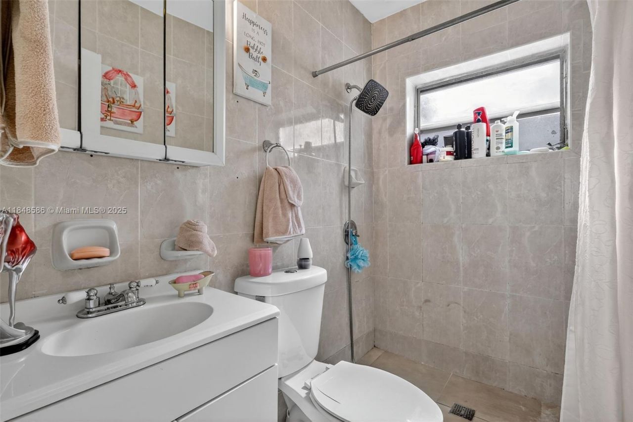 3581 W 2nd Ave, Hialeah, FL 33012 Photo