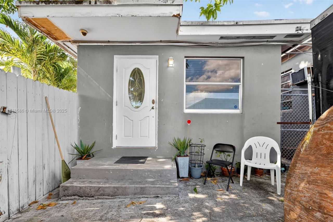 3581 W 2nd Ave, Hialeah, FL 33012 Photo