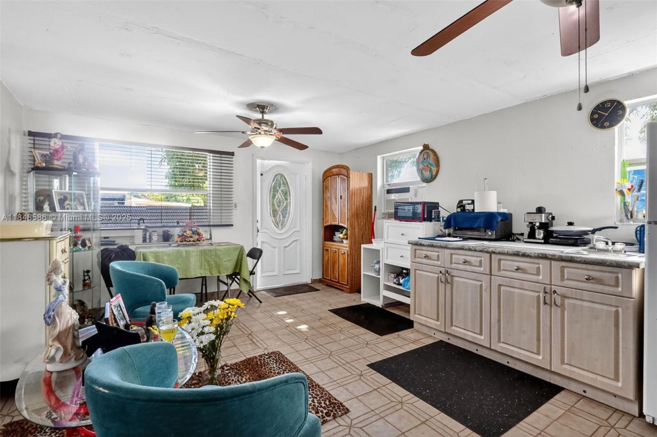 3581 W 2nd Ave, Hialeah, FL 33012 Photo