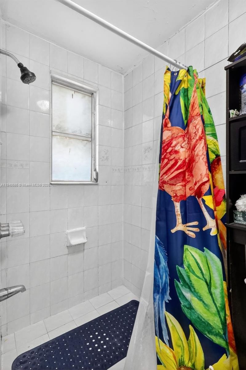 3581 W 2nd Ave, Hialeah, FL 33012 Photo