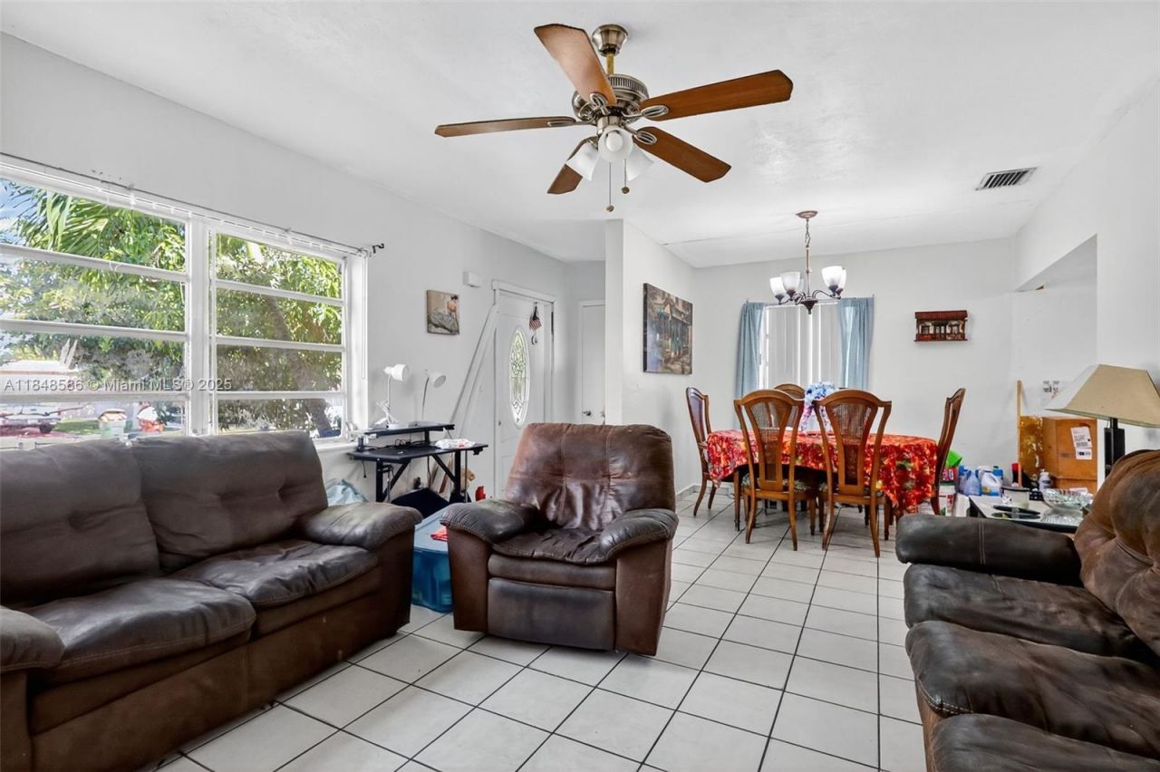 3581 W 2nd Ave, Hialeah, FL 33012 Photo