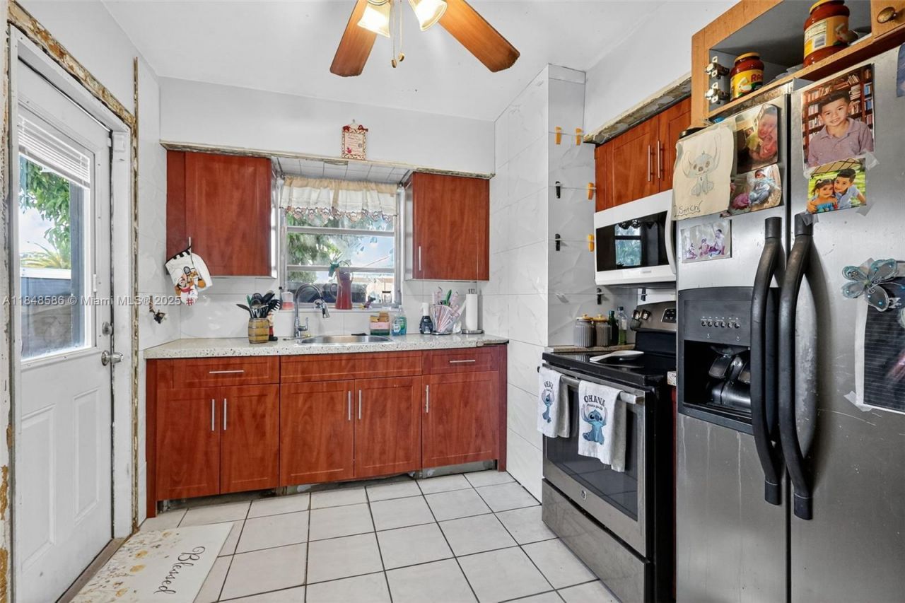 3581 W 2nd Ave, Hialeah, FL 33012 Photo