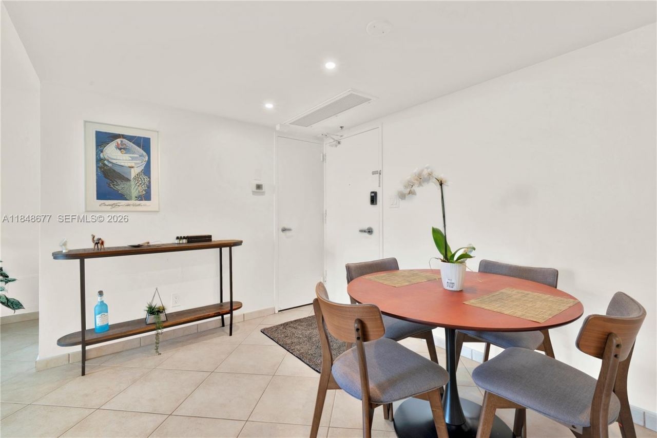 5161 Collins Ave, Unit 1110, Miami Beach, FL 33140 Photo