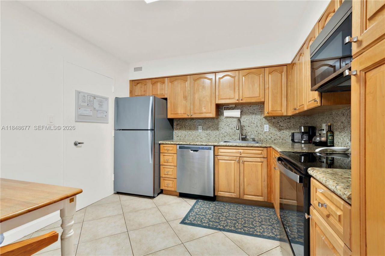 5161 Collins Ave, Unit 1110, Miami Beach, FL 33140 Photo