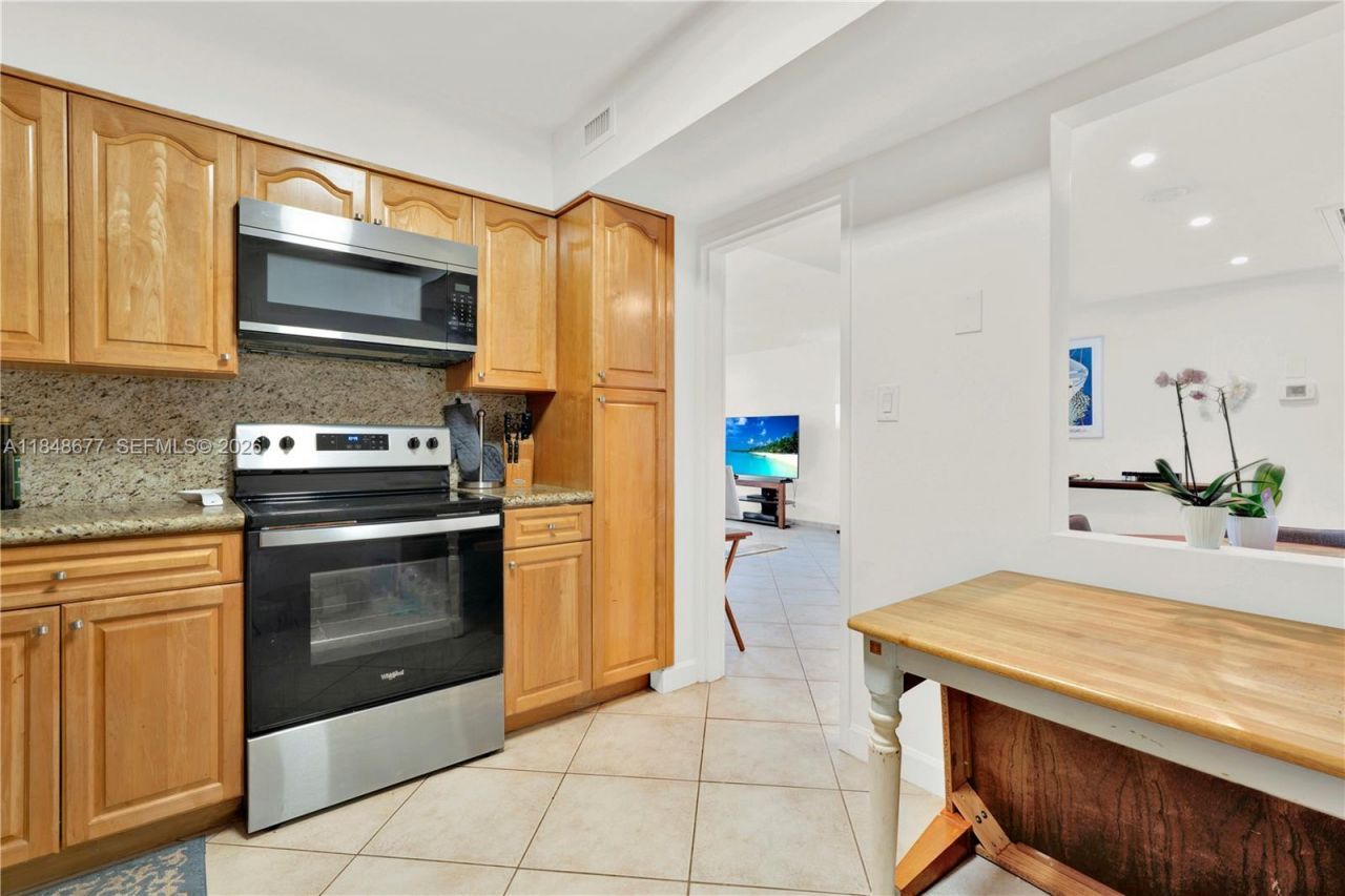 5161 Collins Ave, Unit 1110, Miami Beach, FL 33140 Photo
