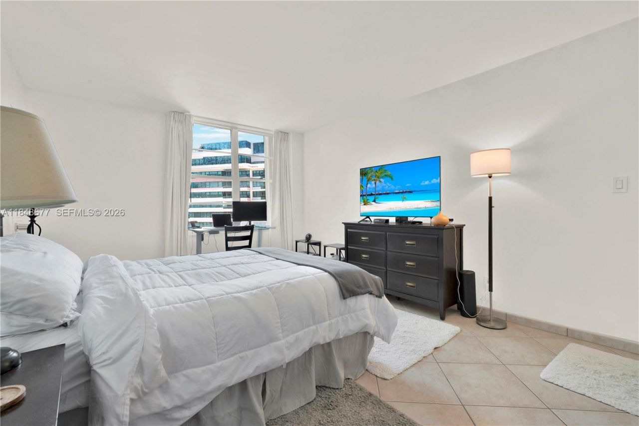 5161 Collins Ave, Unit 1110, Miami Beach, FL 33140 Photo
