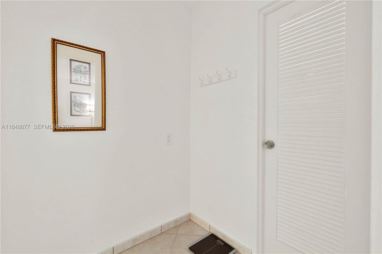 5161 Collins Ave, Unit 1110, Miami Beach, FL 33140 Photo