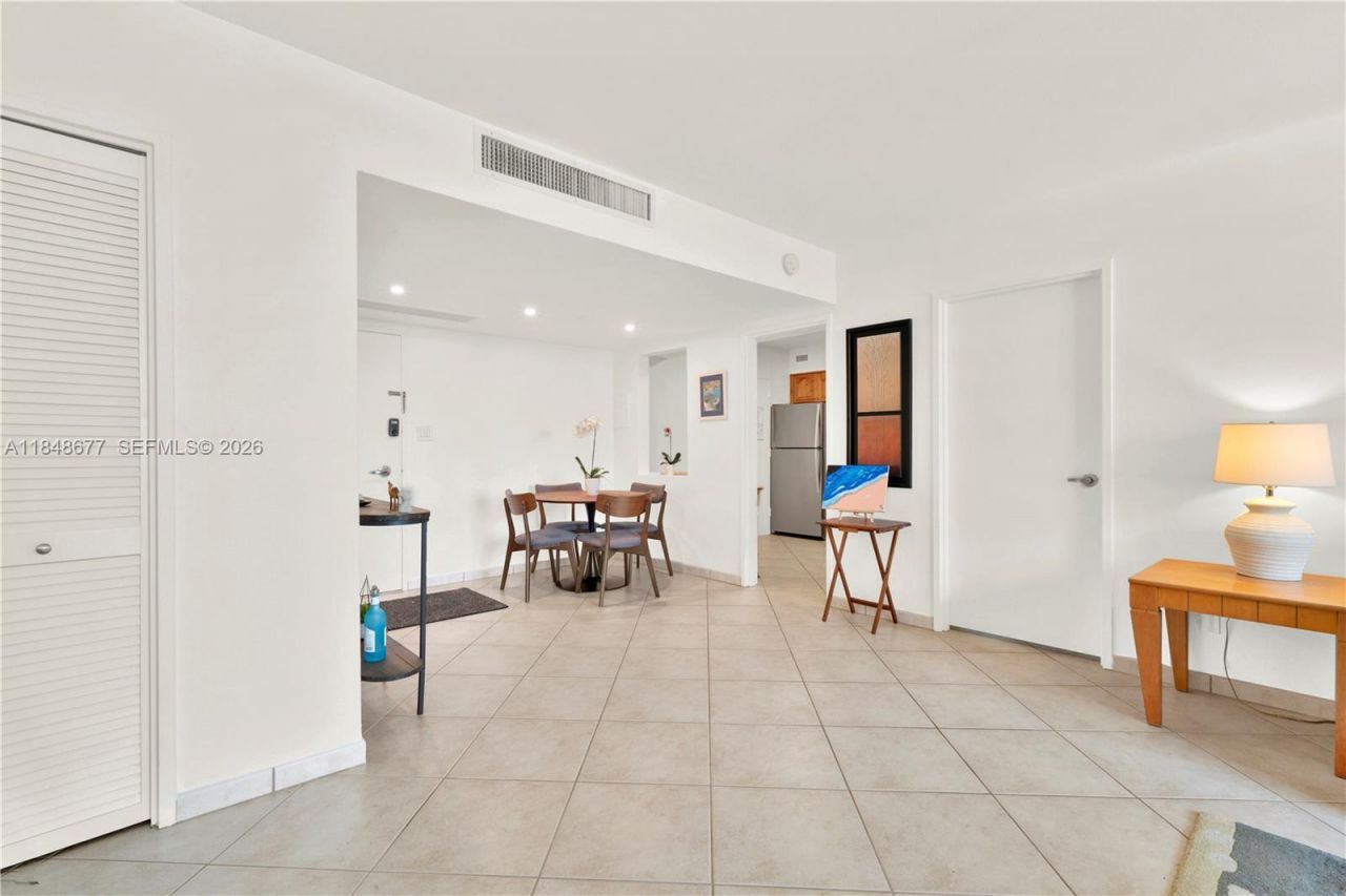 5161 Collins Ave, Unit 1110, Miami Beach, FL 33140 Photo