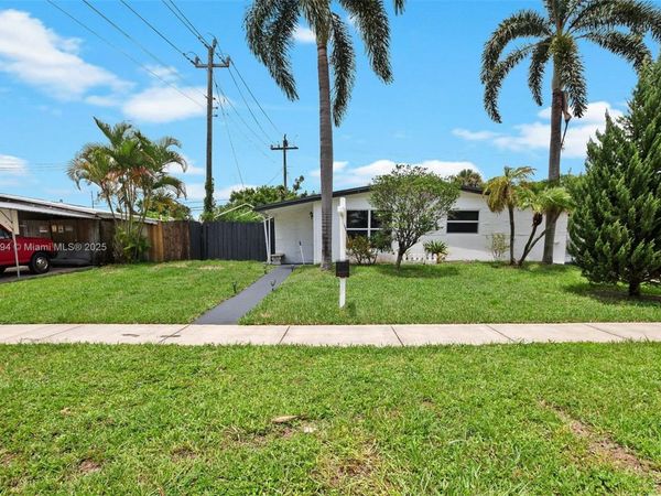 3711 SW 58th Ave, Davie, FL 33314