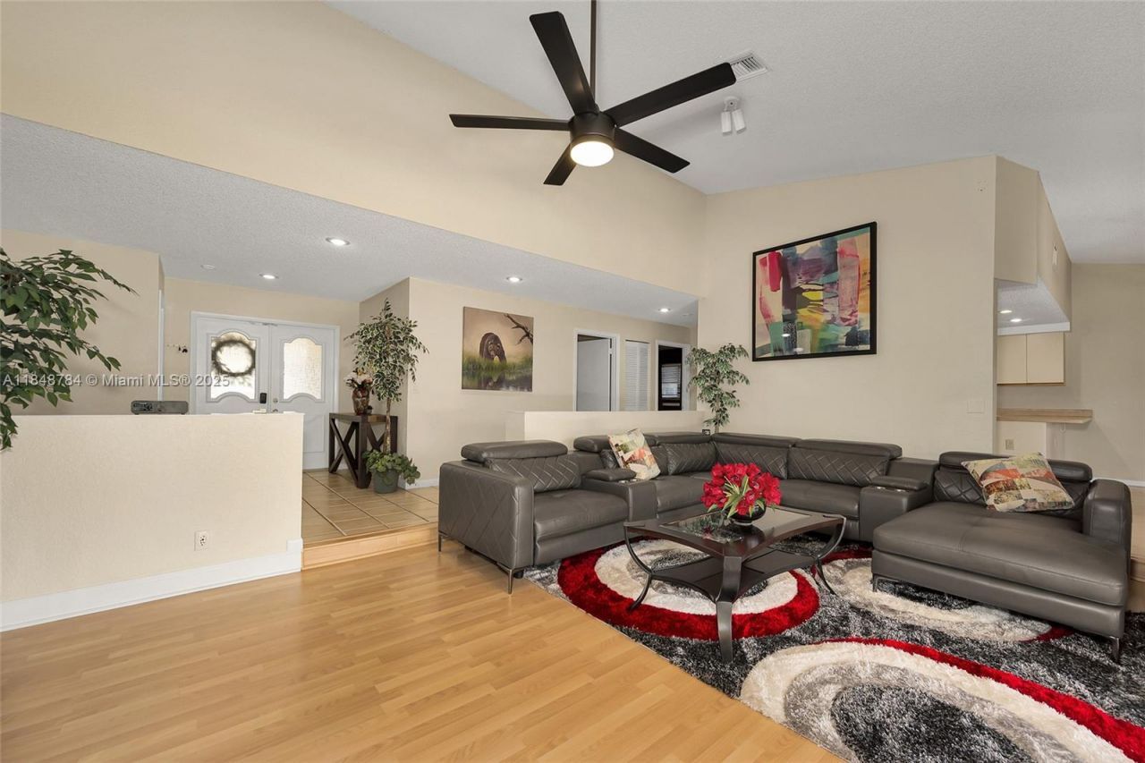 7921 NW 90th Ave, Tamarac, FL 33321 Photo