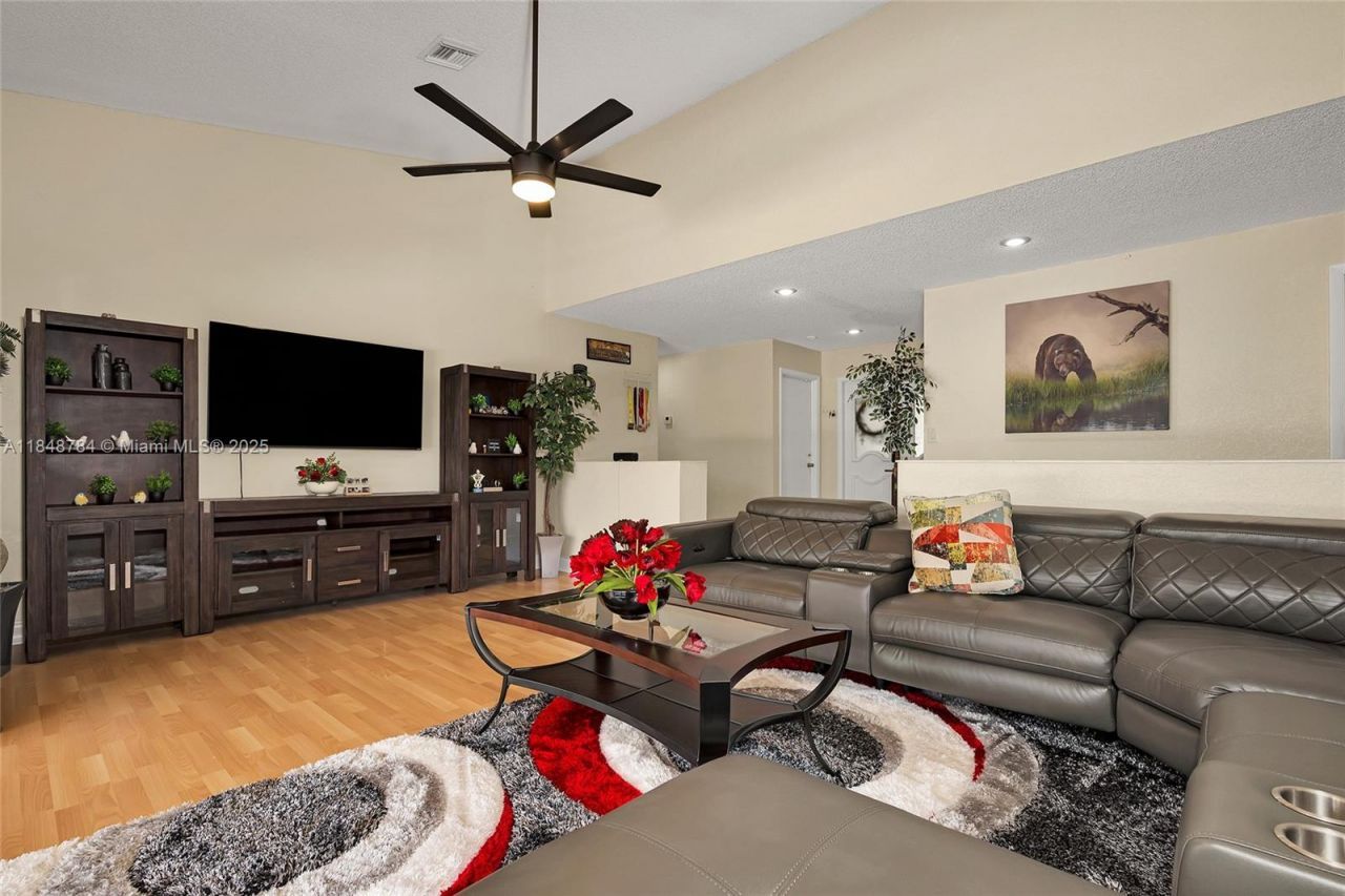 7921 NW 90th Ave, Tamarac, FL 33321 Photo