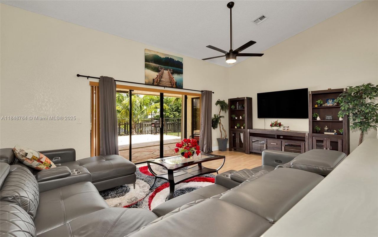 7921 NW 90th Ave, Tamarac, FL 33321 Photo