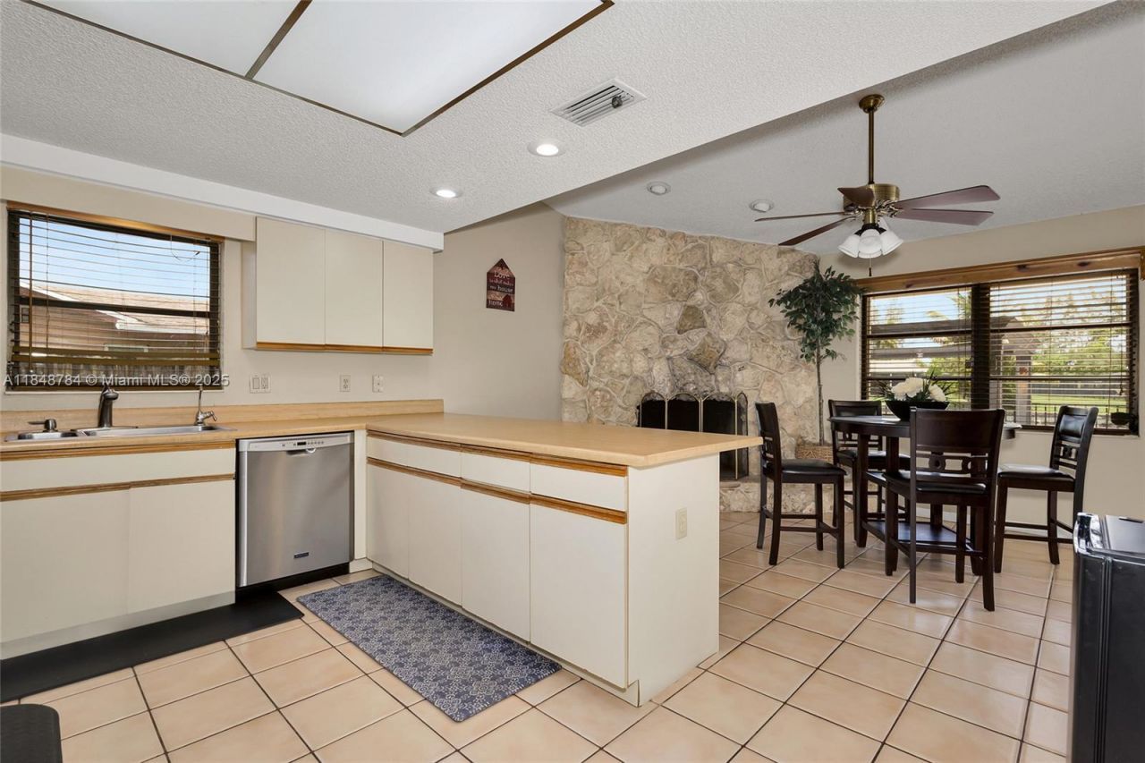 7921 NW 90th Ave, Tamarac, FL 33321 Photo