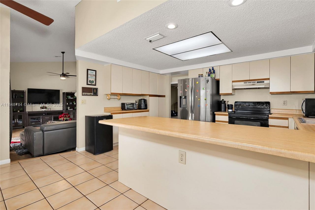 7921 NW 90th Ave, Tamarac, FL 33321 Photo