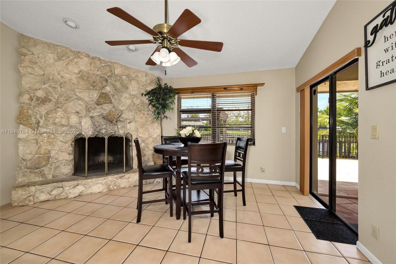 7921 NW 90th Ave, Tamarac, FL 33321 Photo