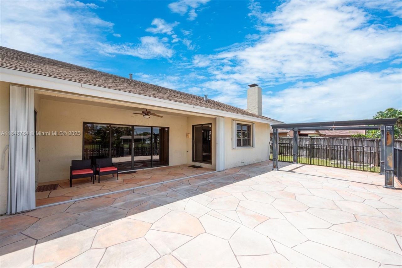 7921 NW 90th Ave, Tamarac, FL 33321 Photo